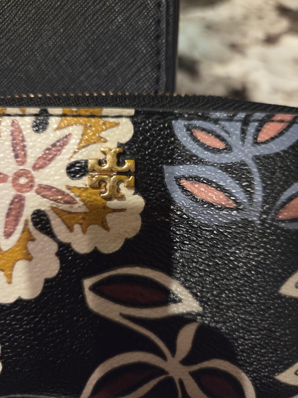 Tory Burch Deep Navy Saffiano Crossbody Bag with Black Floral Zip Wallet - Picture 3 of 9